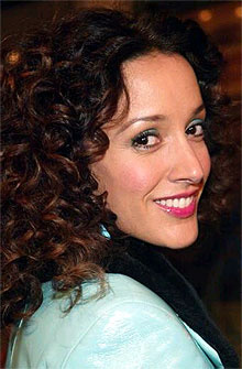   (Jennifer Beals)